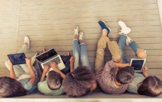 Studie zur Mediennutzung. Kinder mit Tablet